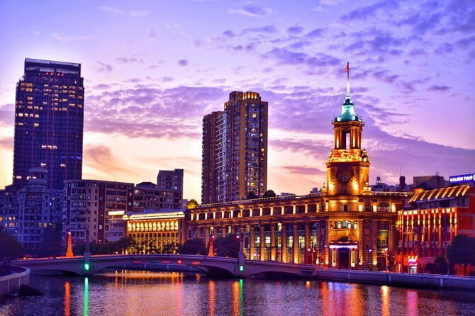 2.5-Hour Private Shanghai Bund Walking Tour including Local Dumpling Tasting - Price and value for a $62 private Bund tour