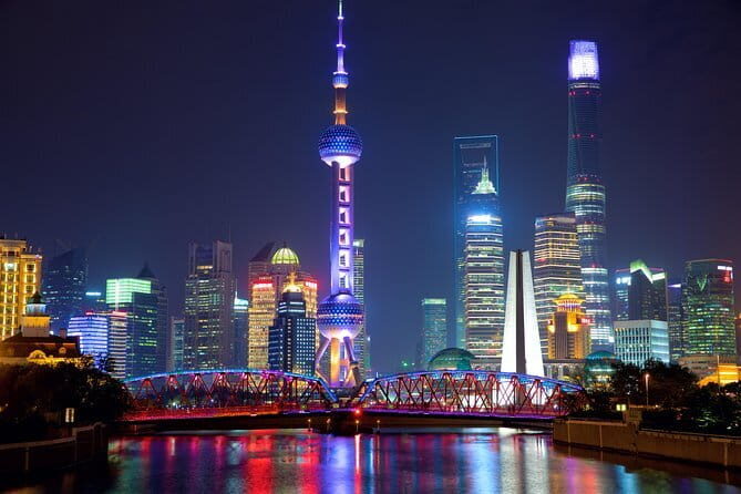 2.5-Hour Private Shanghai Bund Walking Tour including Local Dumpling Tasting - How the guide makes the tour feel personal