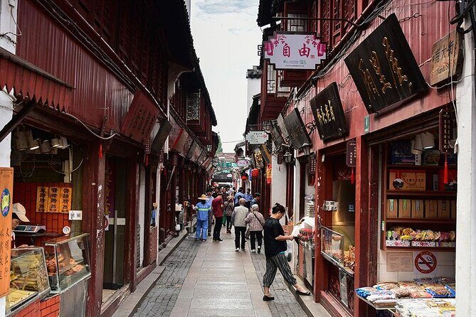4-Hour Qibao Ancient Water Town Private Tour with Metro Experience - The Guide Matters: Jun- and Linda-Level Hosting