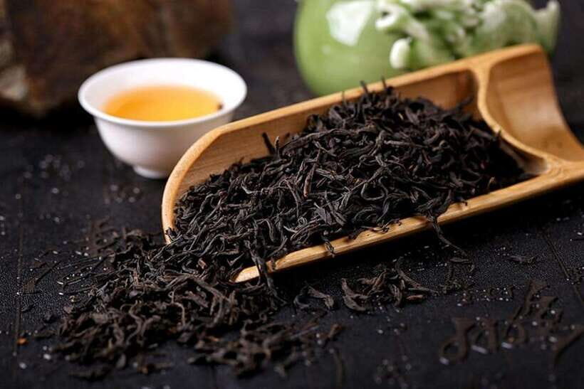 4-Hour Shanghai Best Garden and Temple Tour with Tea Tasting - Getting Started in Downtown Shanghai: Pickup and a Private Group Mood