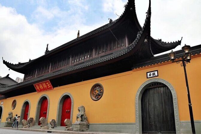 4-Hour Shanghai Highlight Tour: Yu Garden and Jade Buddha Temple - How the 4-hour private format keeps Shanghai from feeling rushed