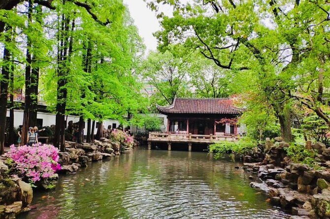 4-Hour Shanghai Highlight Tour: Yu Garden and Jade Buddha Temple - Yu Garden (Yuyuan): the garden views plus the bazaar energy