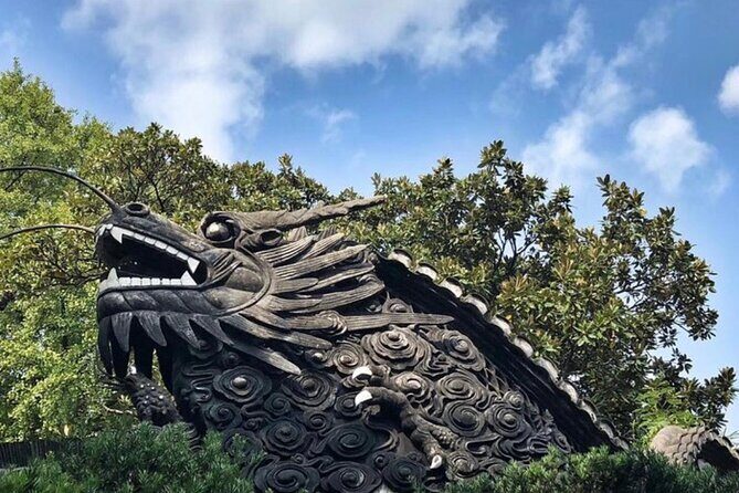 4-Hour Shanghai Highlight Tour: Yu Garden and Jade Buddha Temple - The Town God Market area: making sense of the streets around Yu Yuan