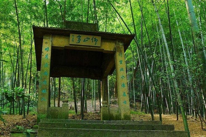 Hangzhou Jiuxi and Hupao Spring Hiking Day Trip from Shanghai by Bullet Train - Stop 1: Hupao Spring for a gentle hike and a culture-meets-nature feel