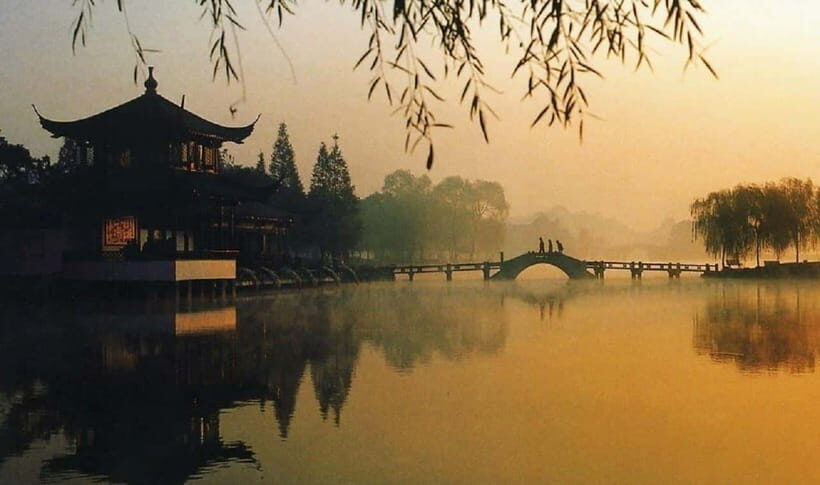 Hangzhou Private Day Trip by Bullet Train from Shanghai - West Lake by Boat: The top ten views in a single smooth stretch
