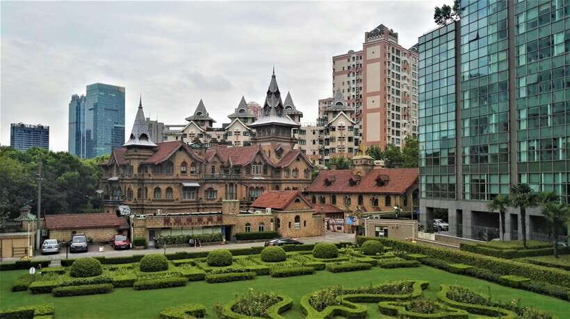 Private 3 hour bike tour with coffee break - The First 90 Minutes: Colonial vs. Modern Shanghai on a Bike