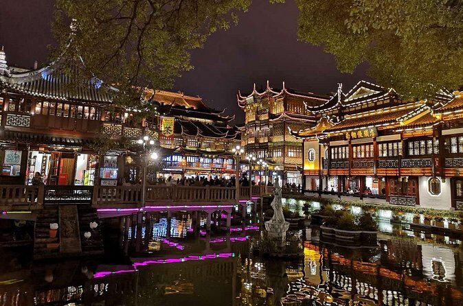 Private Evening Tour: VIP Huangpu River Cruise and Shanghai Lights - Guides and the private advantage: why small-group care matters