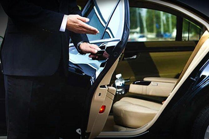 Private Shanghai Pudong Airport Arrival Transfer to Shanghai City Center - The Car, the Luggage, and Group Size Options (5 to 53 Seats)