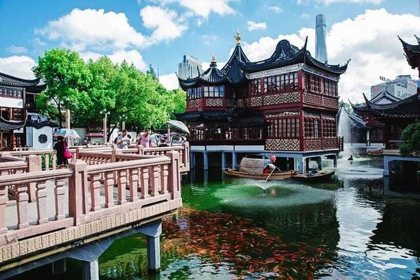 Shanghai Airport Layover Tour with Amazing City Highlights - Why the private guide makes this feel easy, not rushed