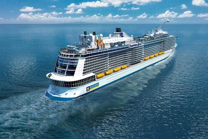 Shanghai Baoshan Cruise Port to Pudong Airport :Private transfer Service - Inside the car: luggage space, comfort, and useful add-ons