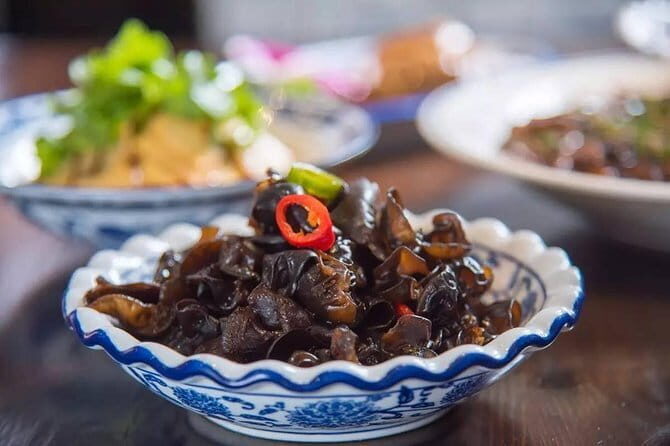 Shanghai by Night with Fine Local Dinner and VIP River Cruise Experiences - Price and value: why $142 can be fair for an all-in evening