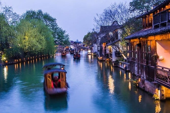 Shanghai by Night with Fine Local Dinner and VIP River Cruise Experiences - Practical tips for enjoying the neon lights and getting good photos