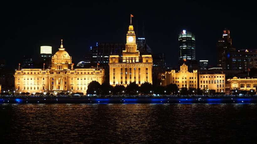 Shanghai Evening Tour: VIP Huangpu River Cruise&City lights - Shiliupu Marina Cruise: Oriental Pearl to Shanghai Tower in About an Hour