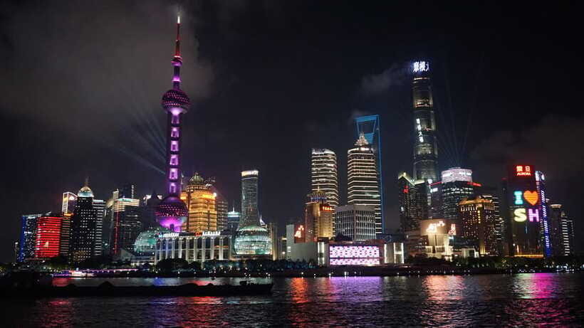 Shanghai Evening Tour: VIP Huangpu River Cruise&City lights - Who Should Book This Shanghai Evening Tour
