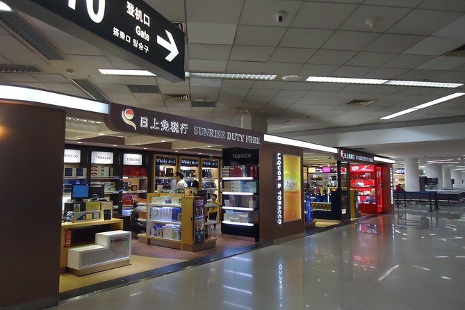 Shanghai Hongqiao Airport Private Departure Transfer in English Services - Airport arrival at Hongqiao: getting to the right next step