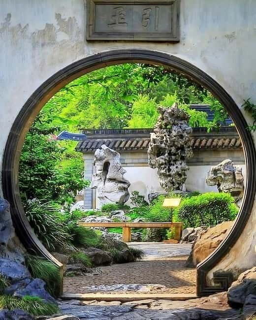 Shanghai: Jing'an Temple, Yu Garden, and Bazaar Private Tour - A smart half-day plan: calm temple, classic garden, then market life
