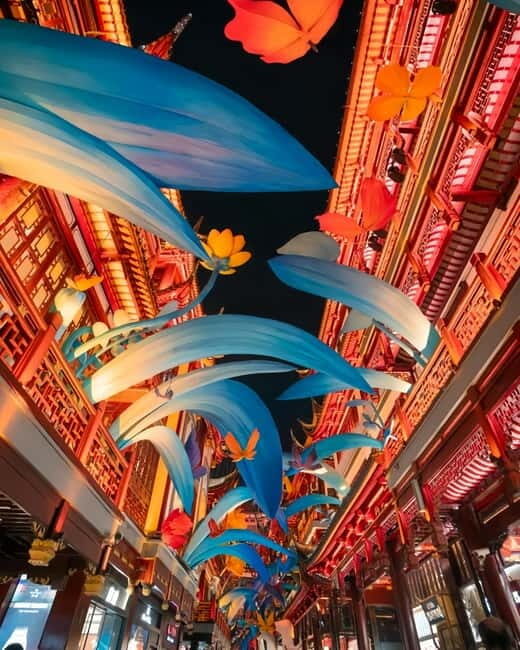 Shanghai: Jing'an Temple, Yu Garden, and Bazaar Private Tour - City God Temple of Shanghai: a useful add-on if you like atmosphere