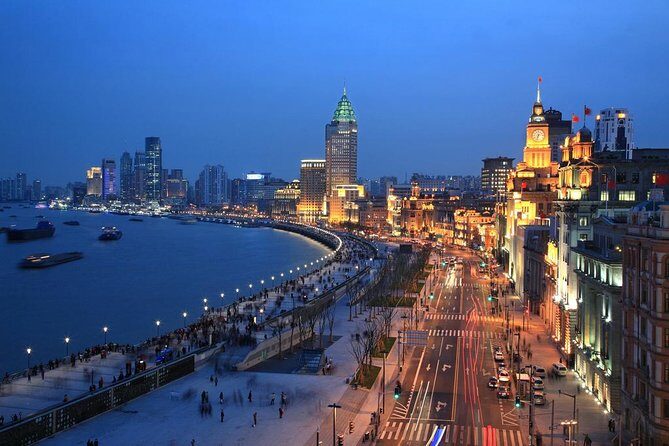 Shanghai Private Night Tour with Huangpu River Cruise, the Bund and Xintiandi - Why Shanghai Looks Different After Dark