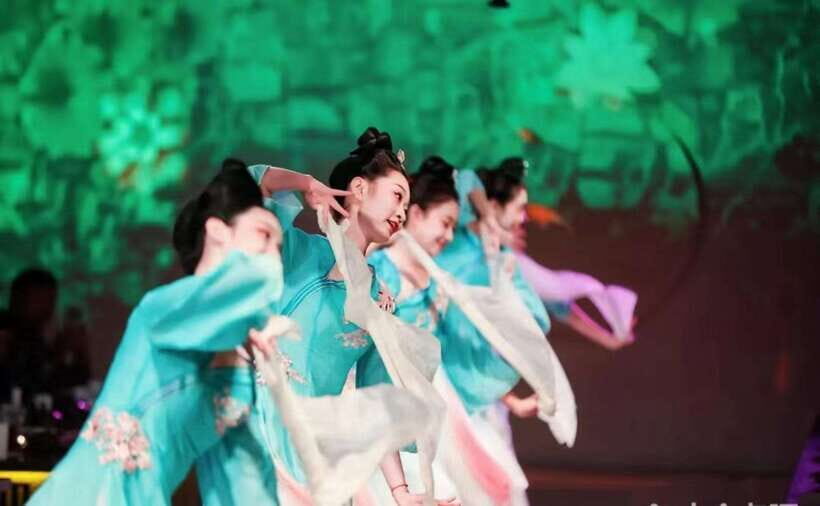 Shanghai: Royal Banquet with Chinese Cultural Performance - Timing That Keeps the Show Flowing (Lunch and Dinner)