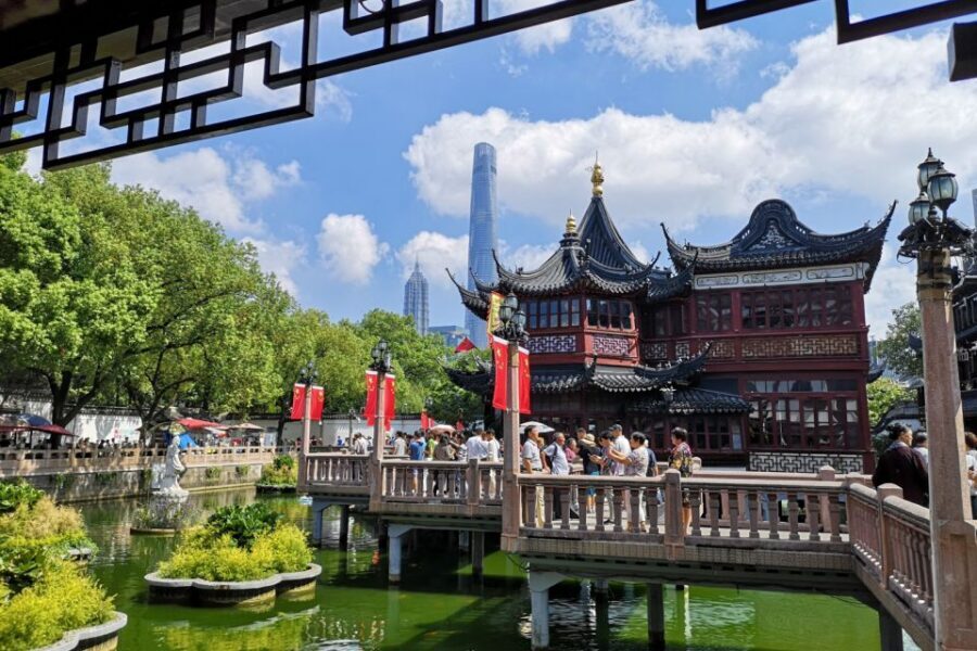 Shanghai: Yu Garden and City God Temple Walking Tour - Yu Garden: how to read a classic private garden in 3 hours