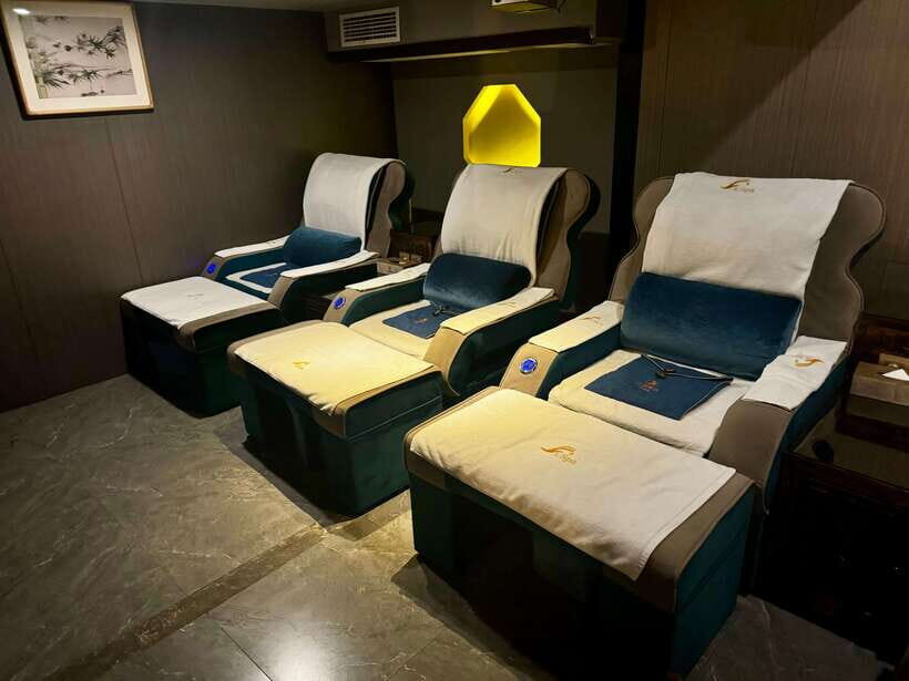Shanghai:Authentic Chinese Body/Foot Massage, Hair& Head SPA - Foot massage with traditional pressure points: great after walking days