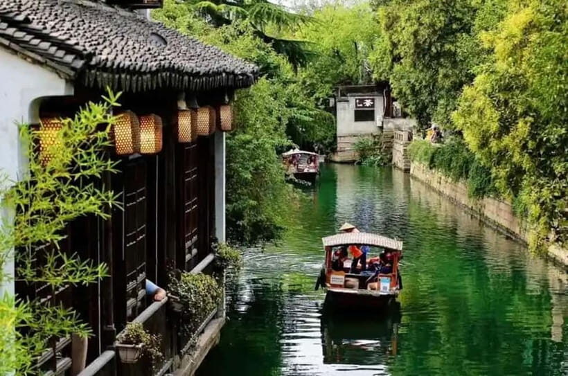Yu Garden, Old Street, Bund & Zhujiajiao Water Town Bus Tour - Yu Garden (1 hour): the 400-year-old layout you’ll actually understand