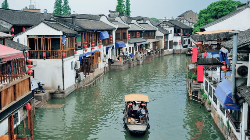 Zhujiajiao & Shanghai:Private Day Tour Water Town to Skyline - Shanghai’s Yu Garden: a 16th-century city within the city
